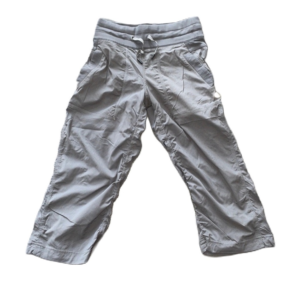 Sz2 Lululemon Studio Crop in a medium grey in EUC